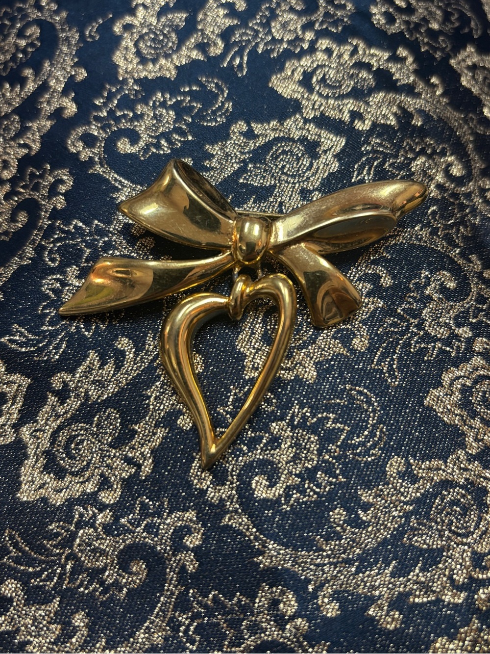 Monet Gold Bow & Heart Pendant Brooch - Gold Tone